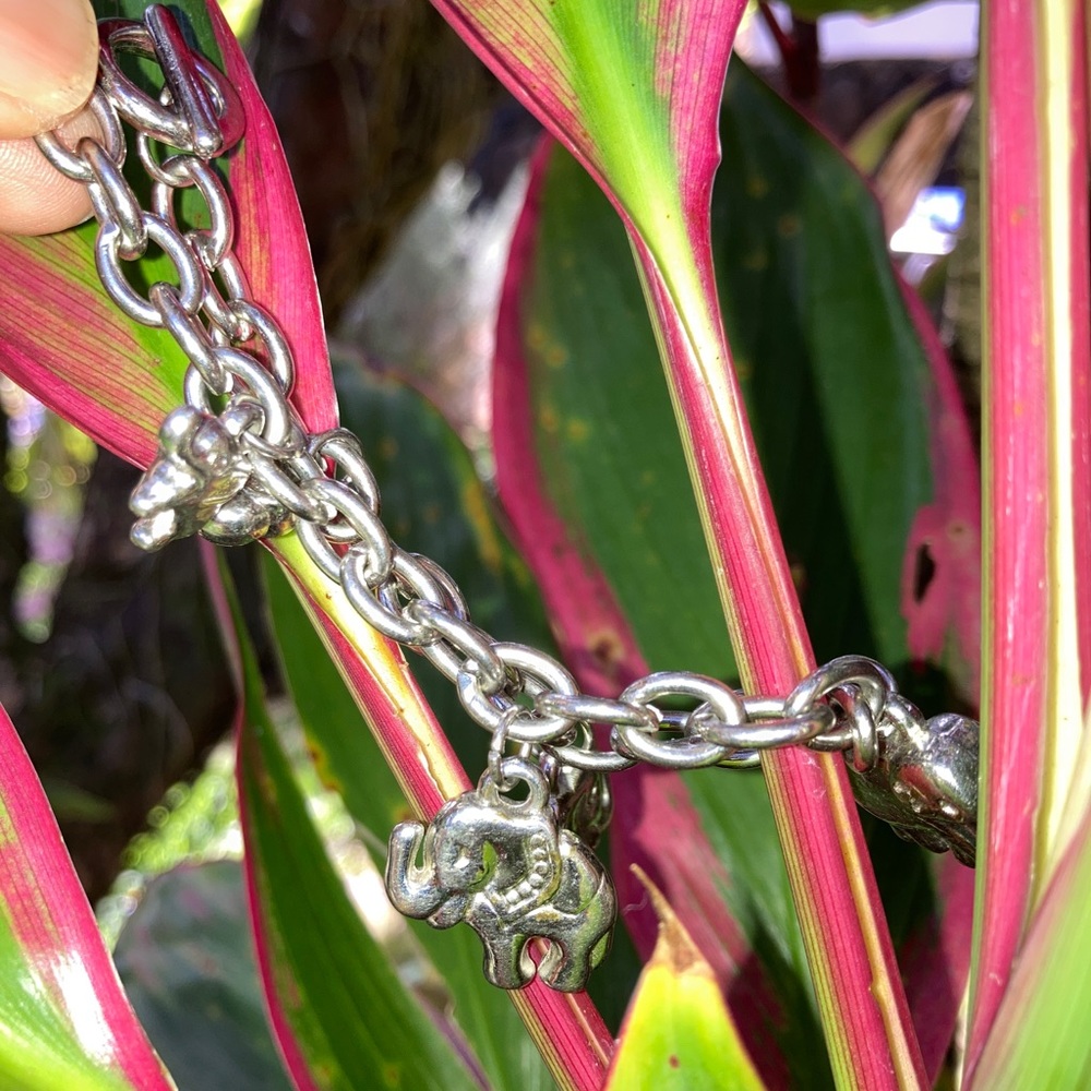 Costume jewelry - Elephant charm bracelet